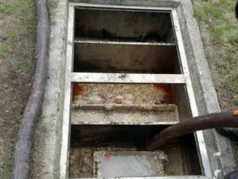 高石碑镇隔油池清理