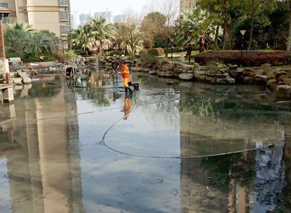 高石碑镇景观池淤泥清理
