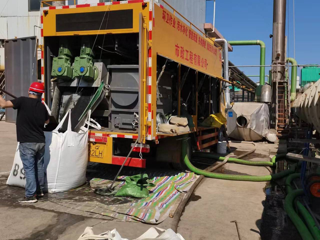 高石碑镇淤泥压干处理