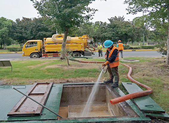 高石碑镇化油池清理